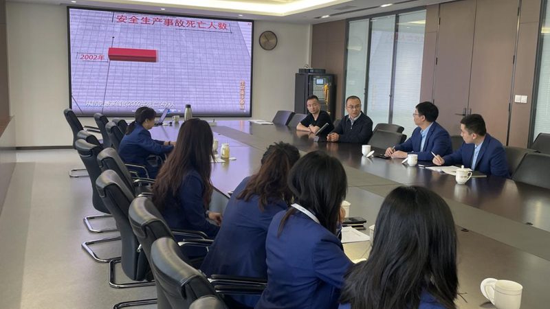 课程设置是成人高考学校教学的核心。在挑选学校时，关注以下方面：