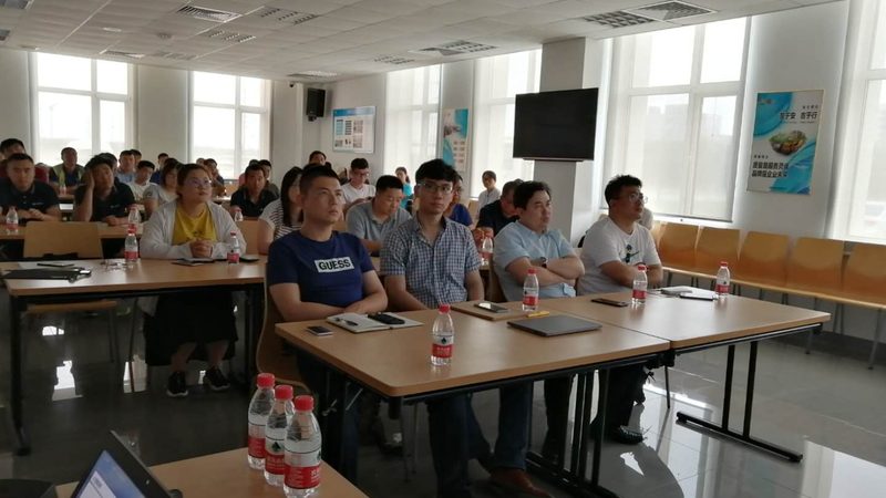 建造师培训课程的师资背景直接关系到教学质量。在挑选课程时，要关注以下几点：